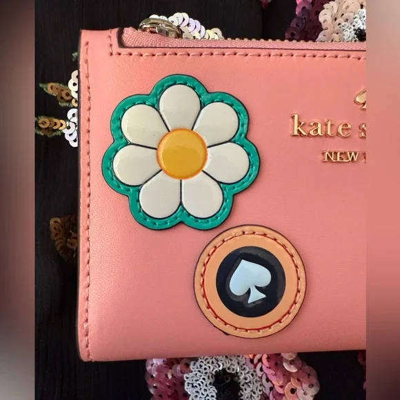 *SOLD* Kate Spade Day Tripper Small Slim Bifold Wallet - Picture 2 of 14